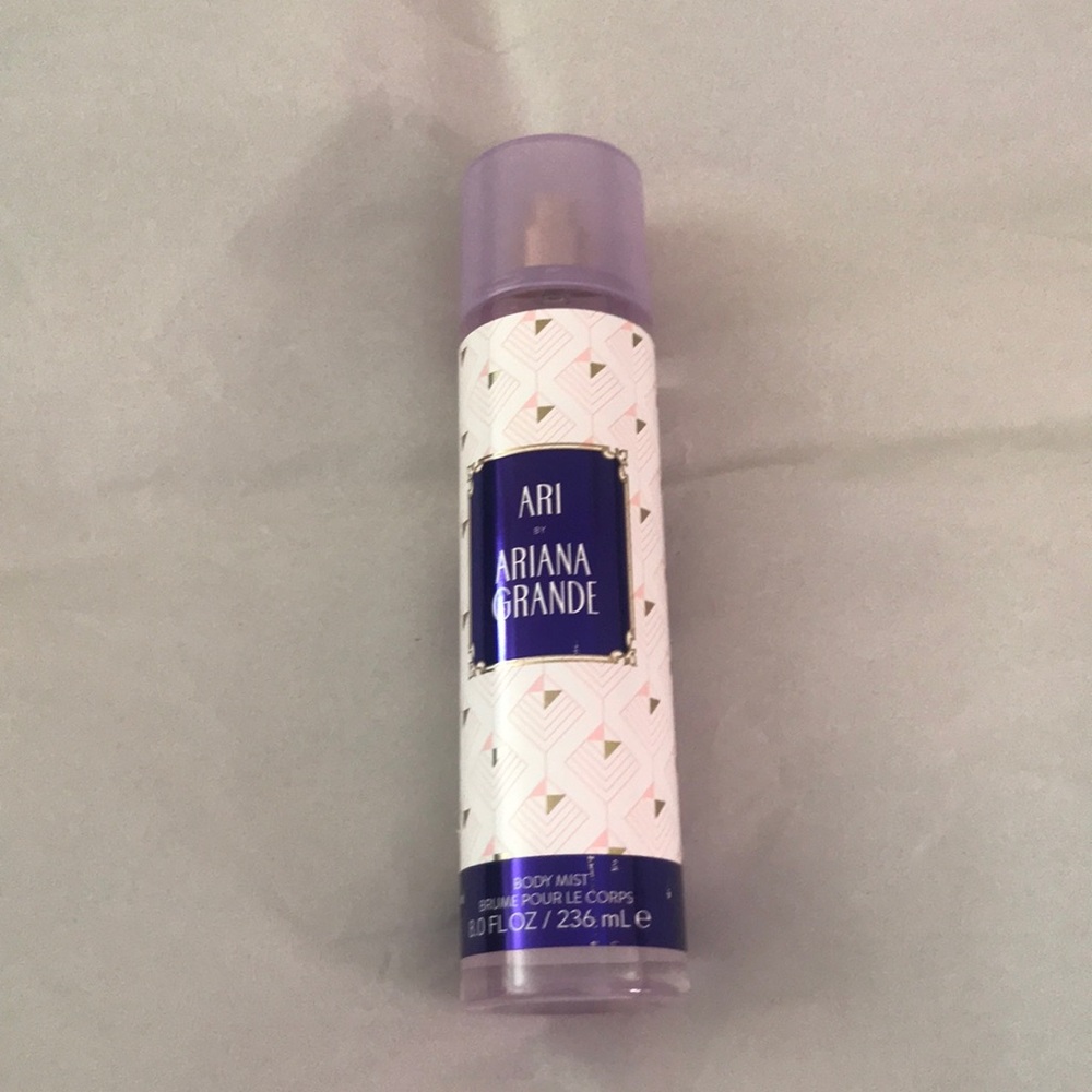 Ariana grande by ari